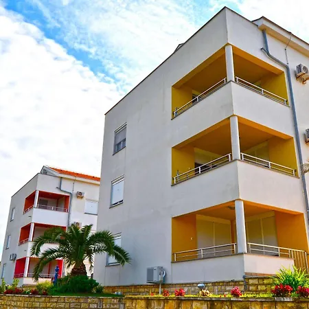 Sunset Beach Suites 4*